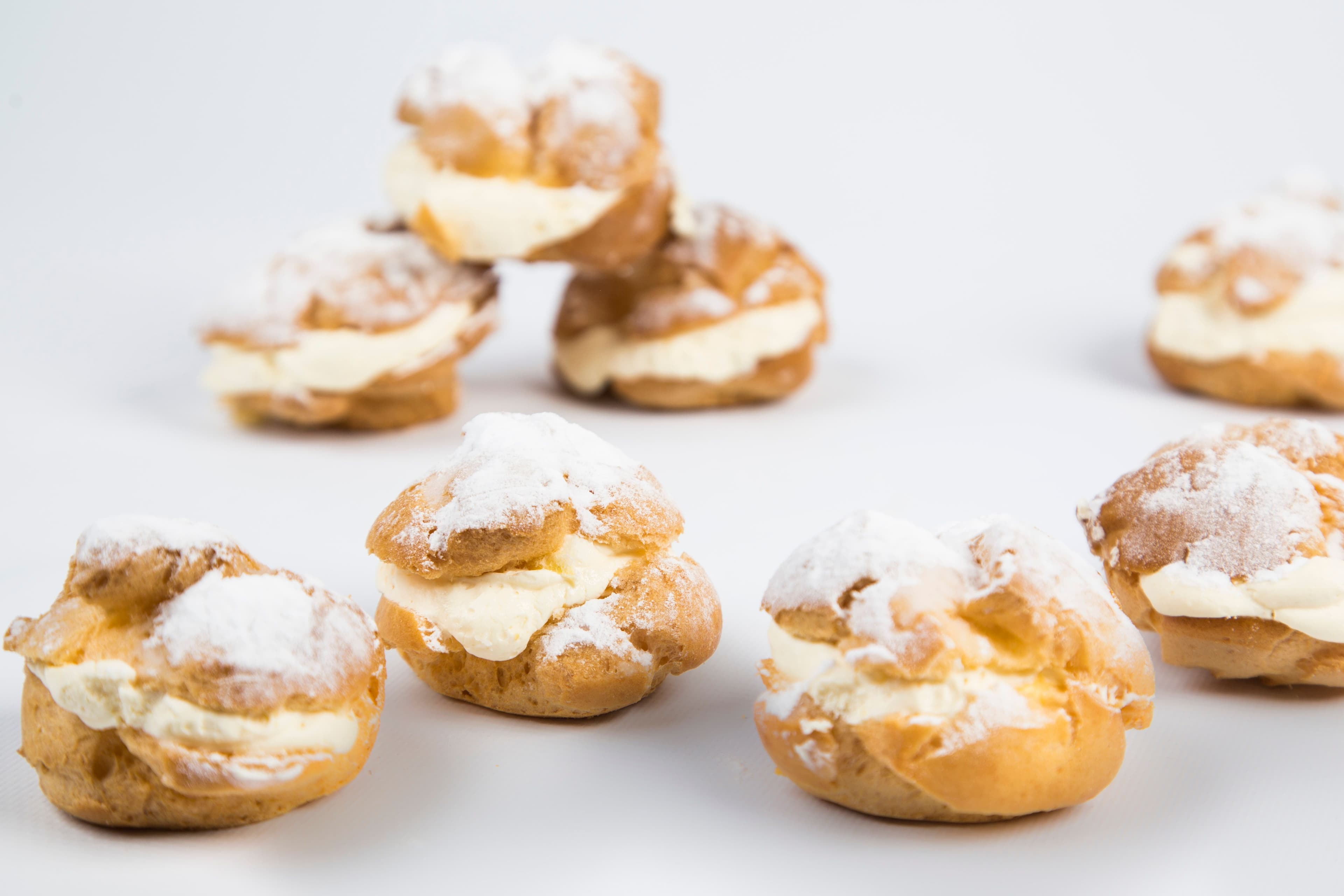 Еклер с пудра захар